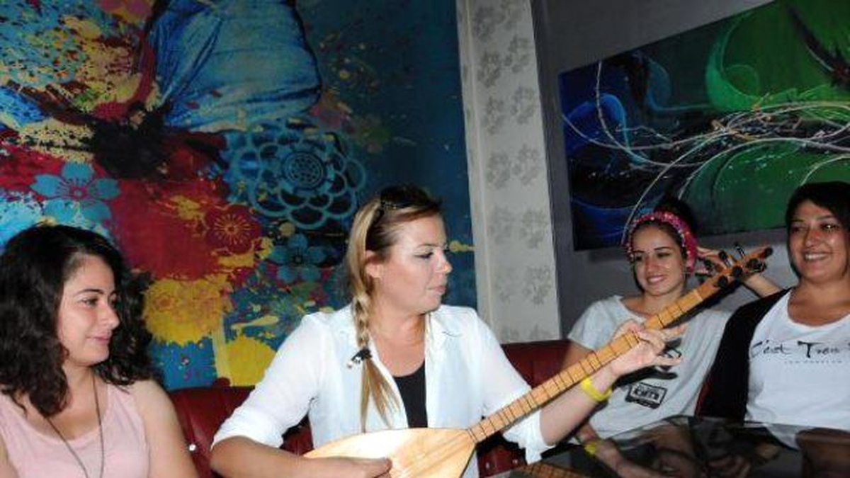 Irak Sınırına Atanan Sanatçıdan Müzik Ziyafeti