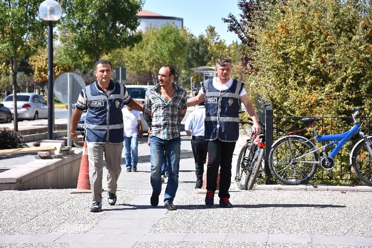 İsminiz Fetö\'ye Karıştı" Diyerek 5 Kişiyi Dolandıran Şahıs Yakalandı