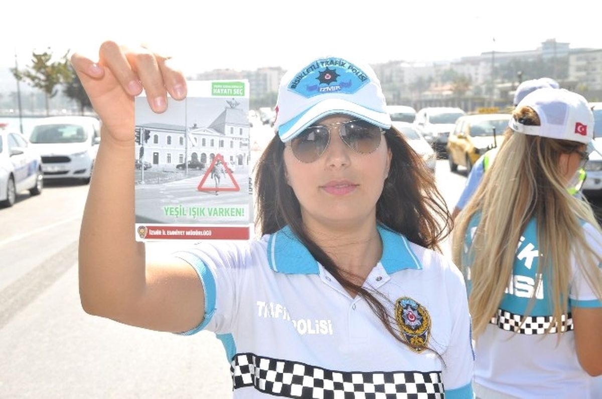 İzmir\'de Emniyetten Bayram Tatili Öncesi Vatandaşlara Bilgilendirme