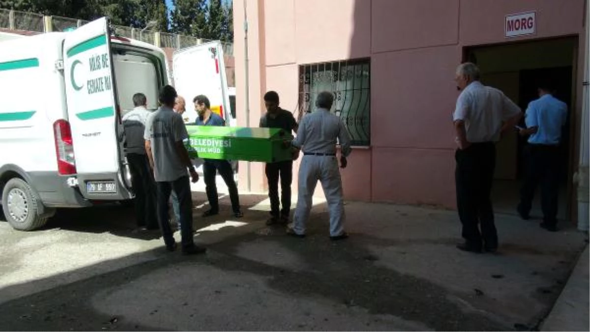 Kilis\'te Işid Roketinden Yaralanan Suriyeli Çocuk Öldü (2)