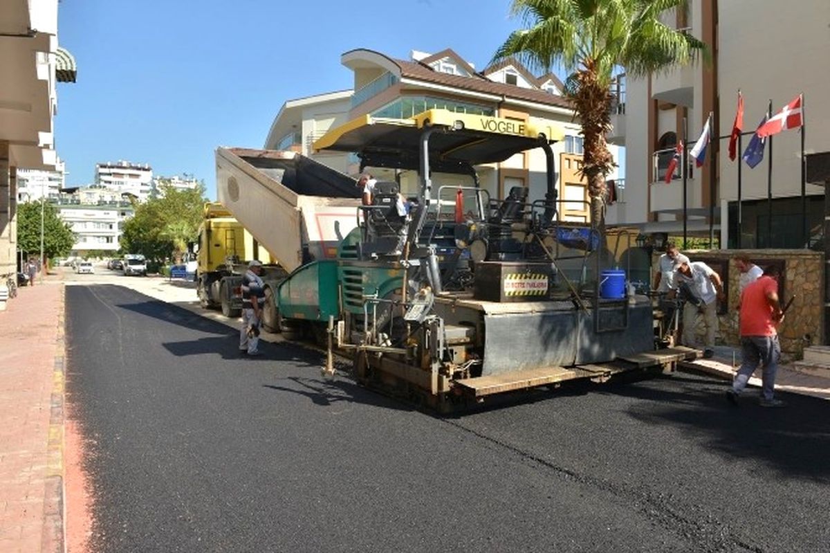 Konyaaltı Belediyesi, Altyapı Çalışmaları Biten Yolları Asfaltlıyor