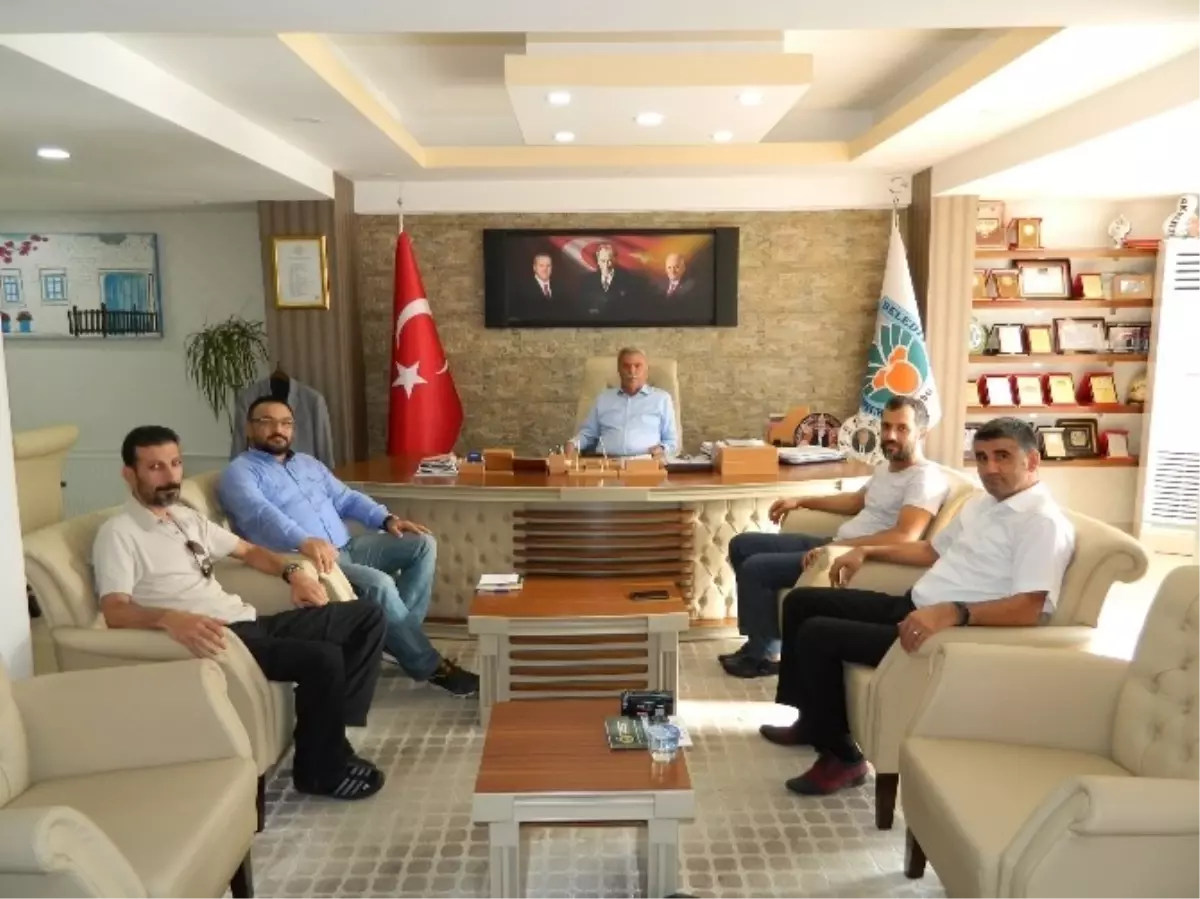 Küçük Kurbanını Kızılay'a Bağışladı