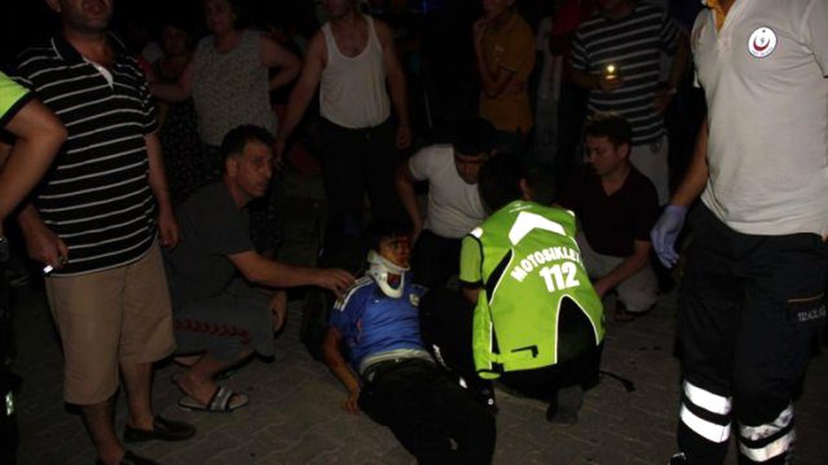 Muğla\'da Kamyonetle Otomobil Çarpıştı: 6 Yaralı