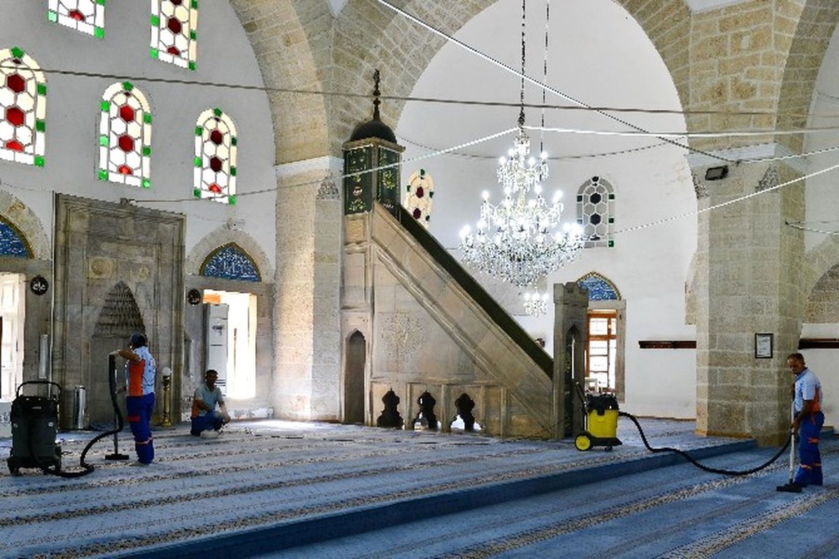 Muratpaşa Belediyesi\'nden Camilere Bayram Temizliği
