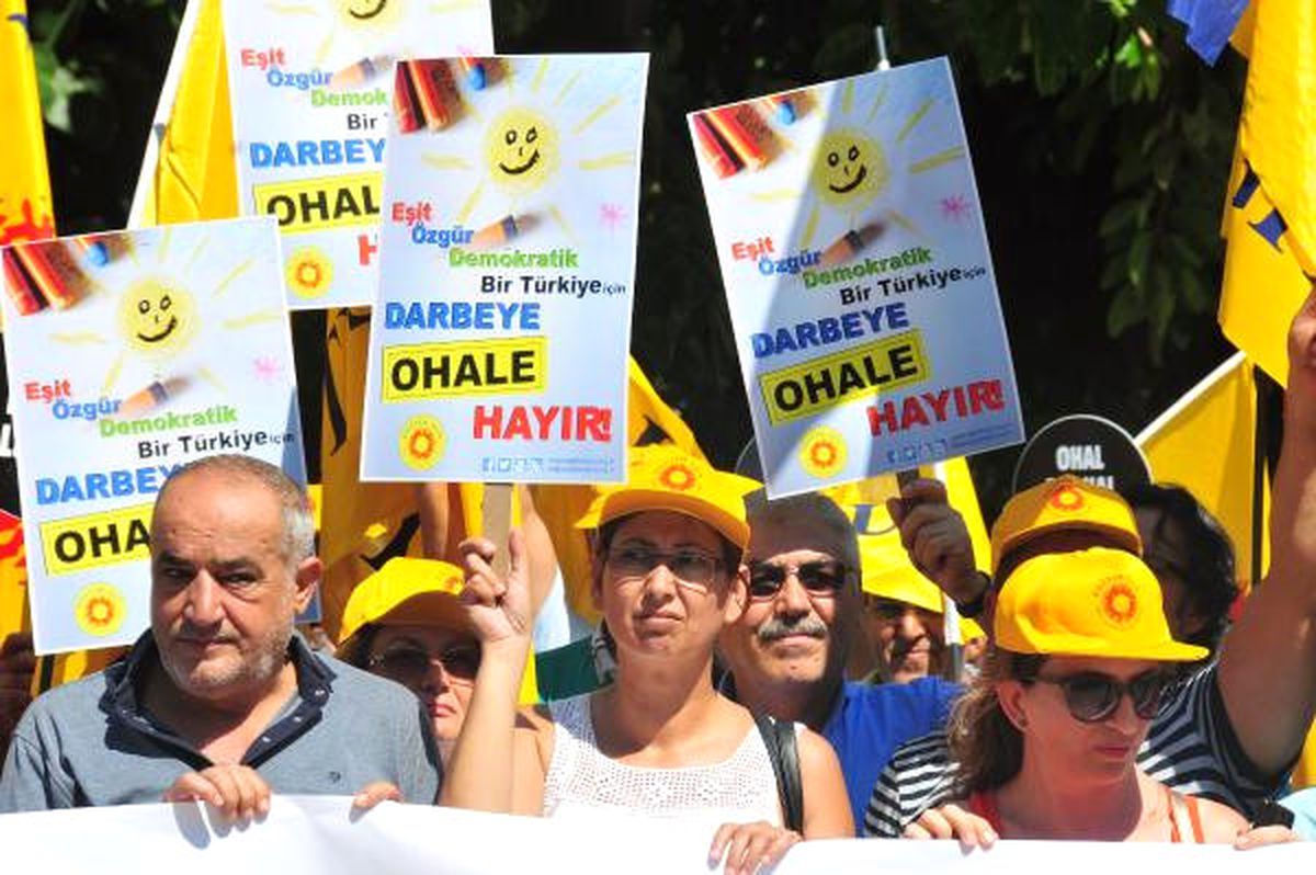 Öğretmenlerden Darbe ve Ohal Protestosu
