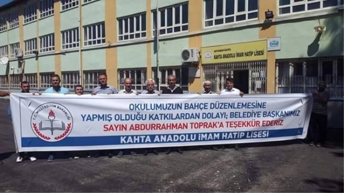 Okul İdarecilerinden Toprak\'a Pankartlı Teşekkür