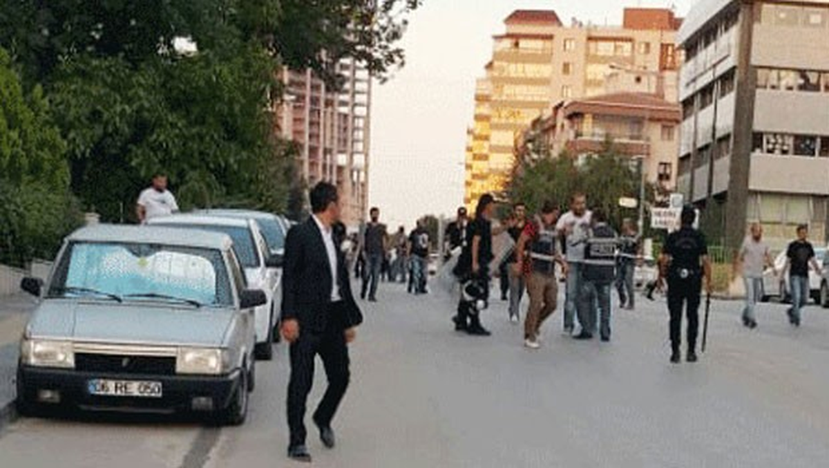 Ortalık Fena Karıştı: 1 Polis Yaralandı, 35 Kişi Gözaltında