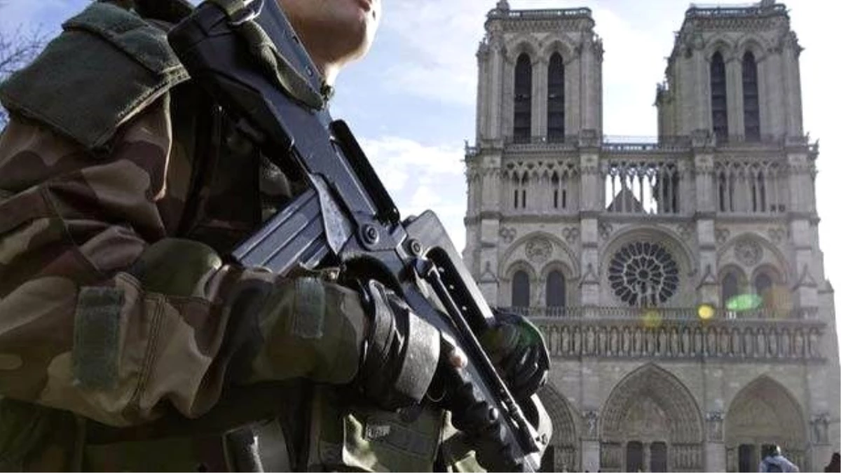 Paris Notre-Dame Kilisesi Yakınında Terör Tehdidi