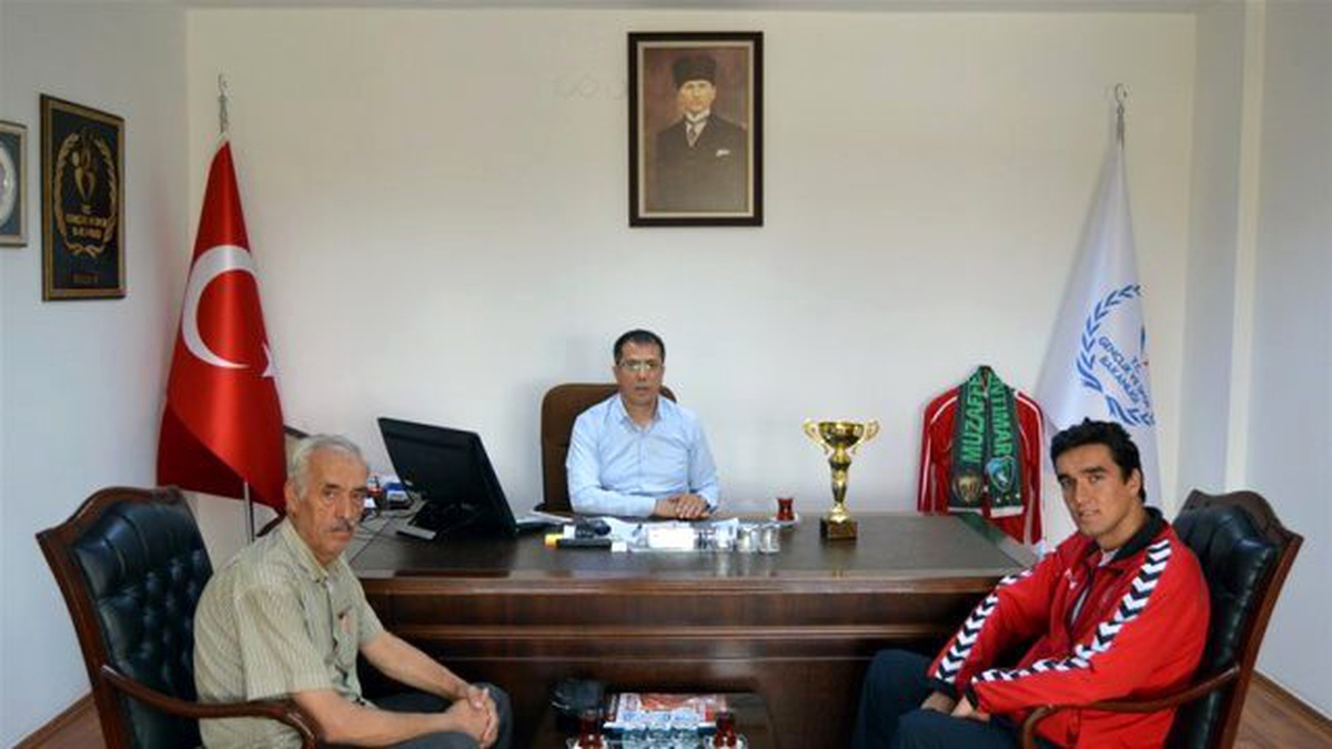 Şampiyon Yüzücüden İl Müdürüne Ziyaret
