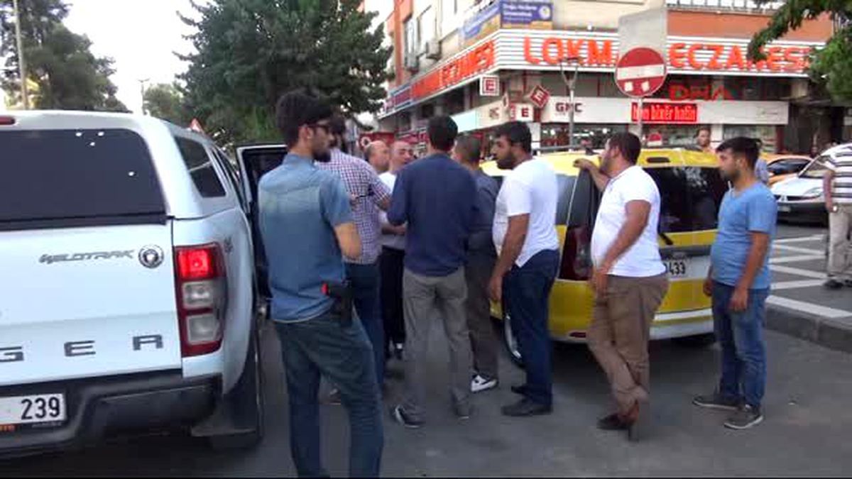 Şanlıurfa?da Trafikte \'Hatalı Sollama\' Kavgası: 1 Yaralı