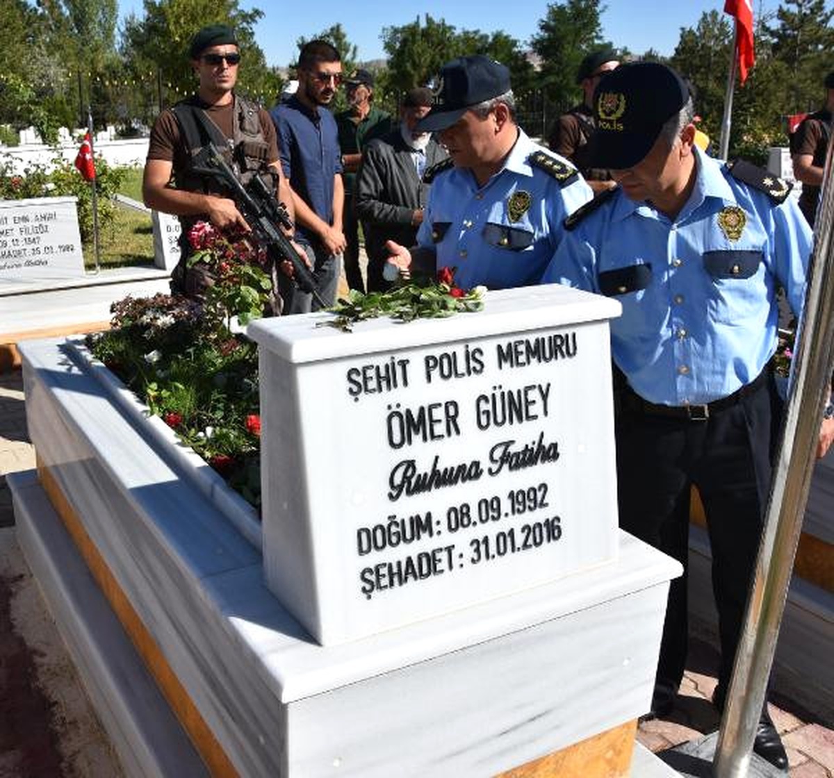 Sivas\'ta Şehit Polislerin Mezarları Yaptırıldı
