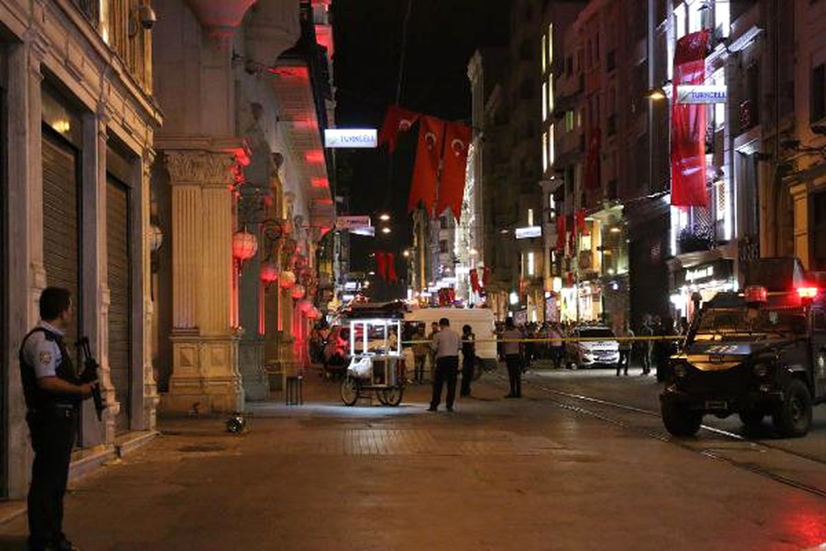 Taksim\'de, Şüphenilen Tencereden Bezelye Yemeği Çıktı