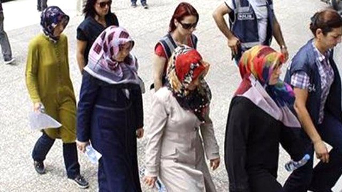 Uşak\'ta Fetö\'den 12 Kadın Adliyede