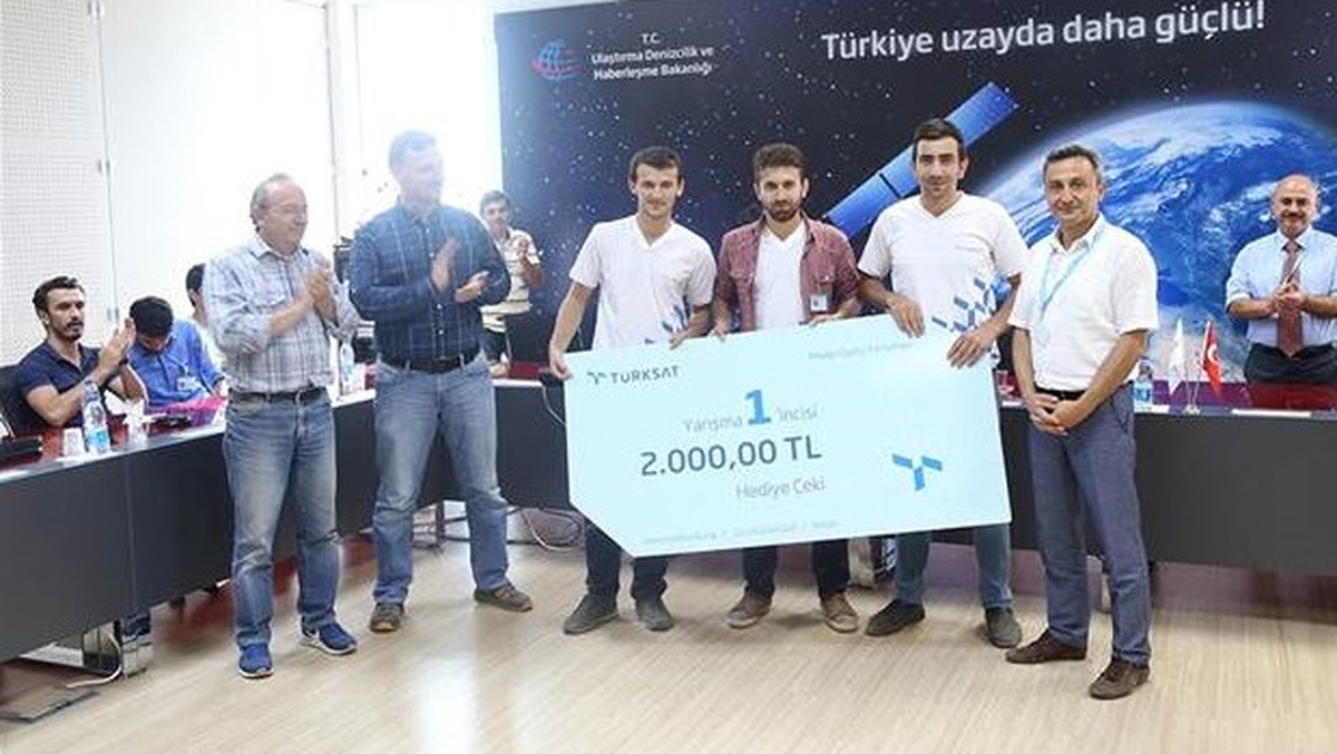 Ytü\'lü Öğrenciler Model Uydu Yarışmasında Birinci Oldu