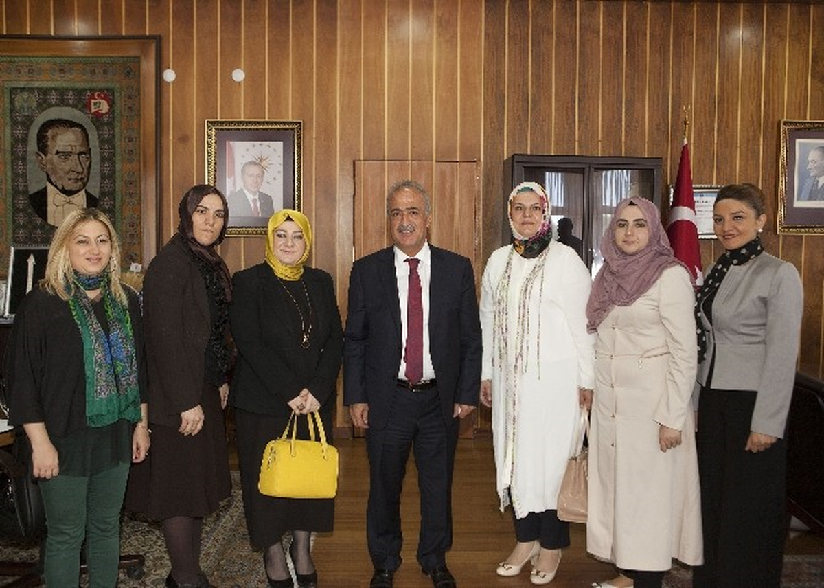 AK Parti Erzurum Kadın Kolları\'ndan Rektör Çomaklı\'ya Tebrik Ziyareti