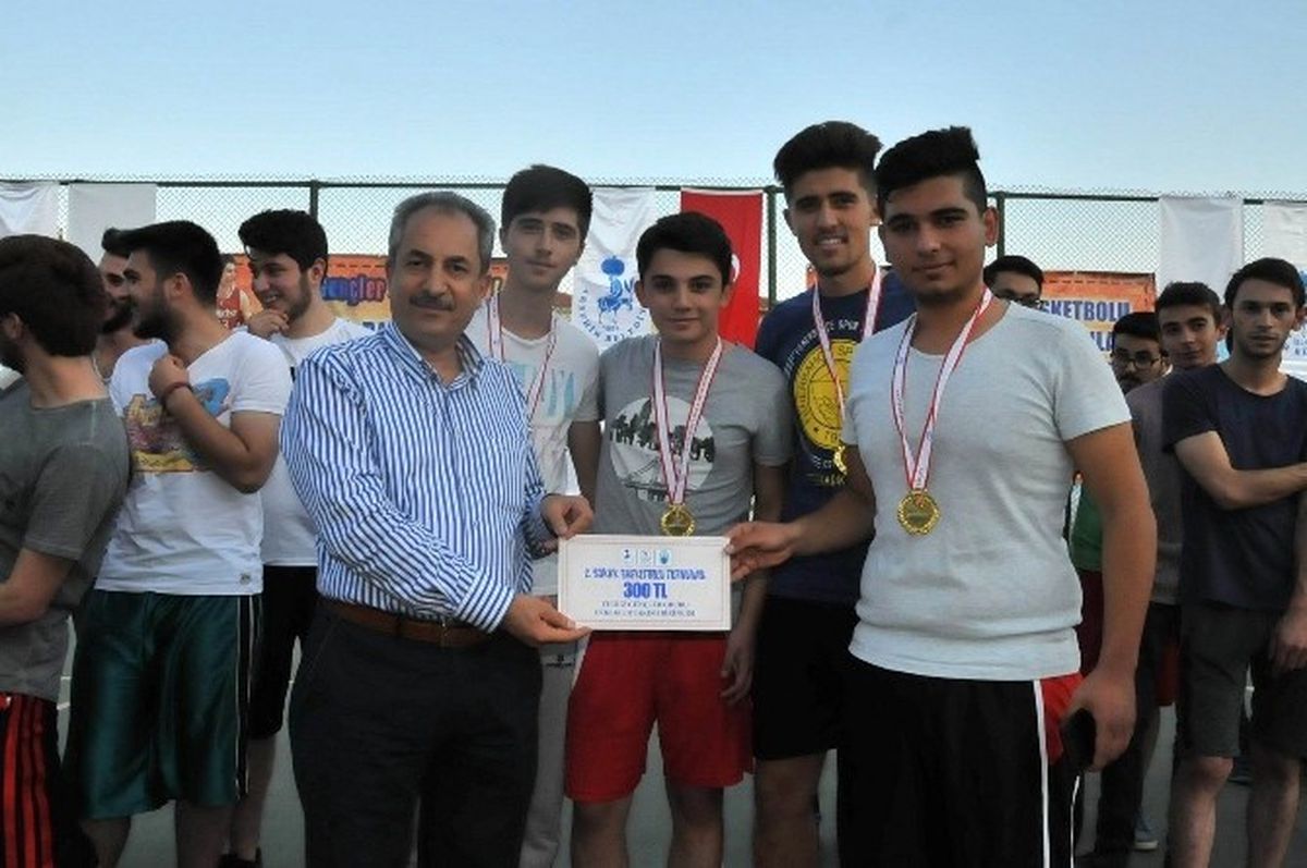 Akşehir\'de Sokak Basketbolu Turnuvası Ödül Töreniyle Sona Erdi