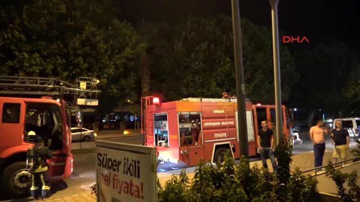 Antalya Markette Çıkan Yangın Korkuttu