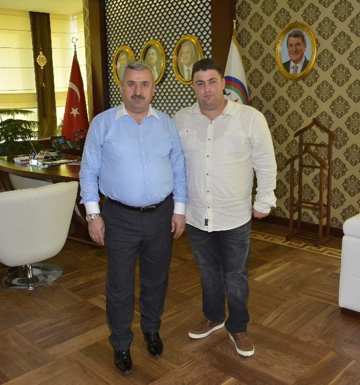 Başkan Baran, Sanatçı Gömleksiz\'i Makamında Ağırladı