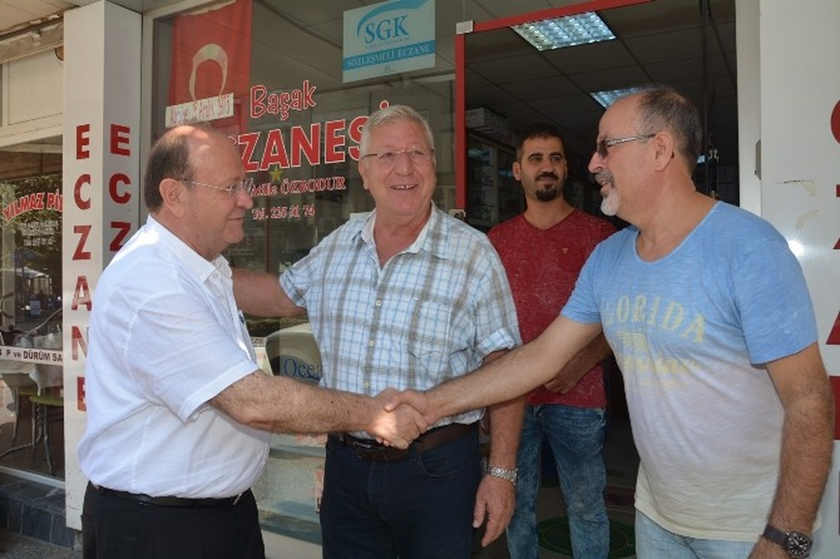 Başkan Özakcan Esnafın Bayramını Kutladı