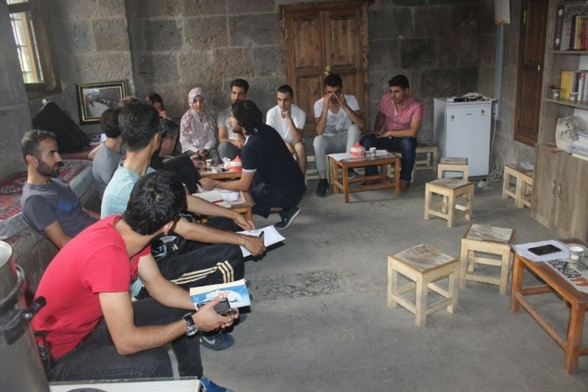 Bitlisli Gençlere Sahne Sanatları Eğitimi