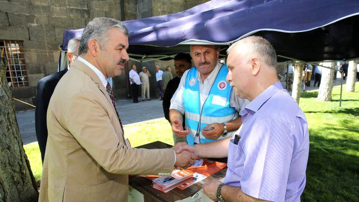 Büyükşehir Belediye Başkanı Çelik\'ten Kurban Bağışı