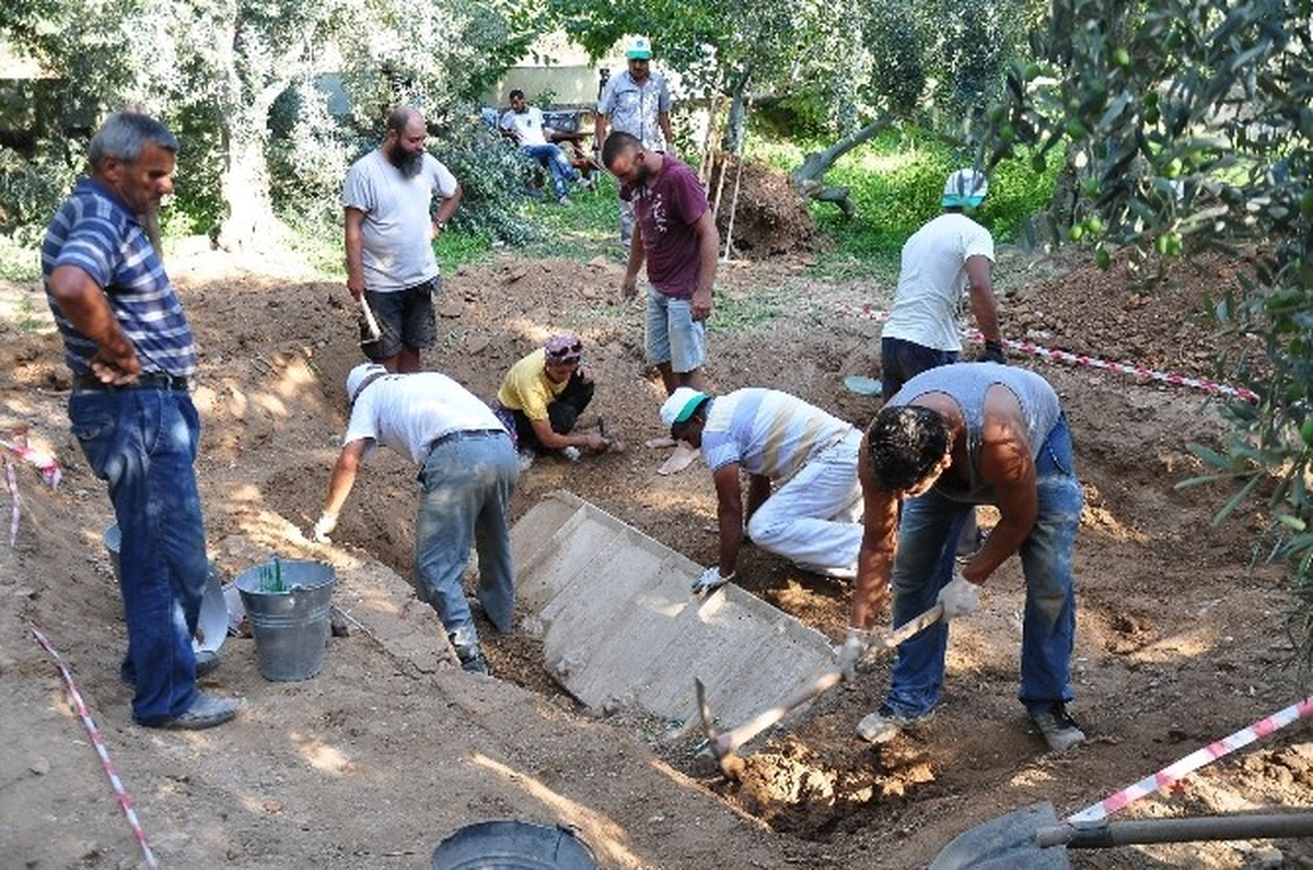 Çalıntı Aracı Arayan Polisler Zeytinlikte Lahit Buldu