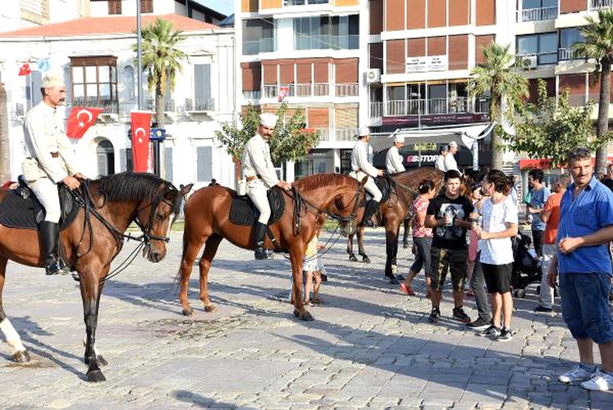 CHP İzmir\'de Kuruluş Coşkusu (2)