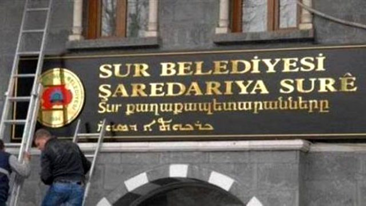 Diyarbakır\'da İki İlçe Belediyesine Kayyum Atandığı İddiası