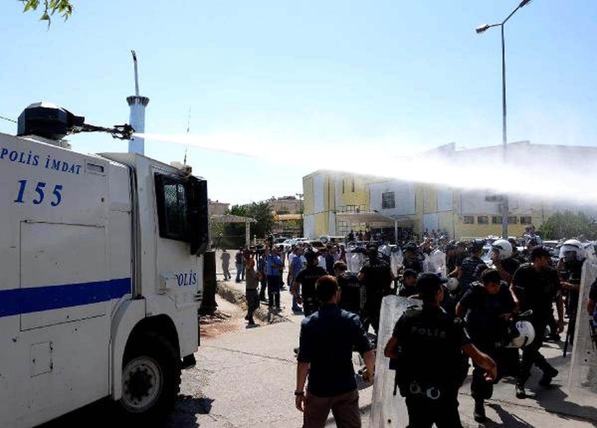 Diyarbakır\'da Öğretmenlerin Protestosunda Olaylar Çıktı (2)