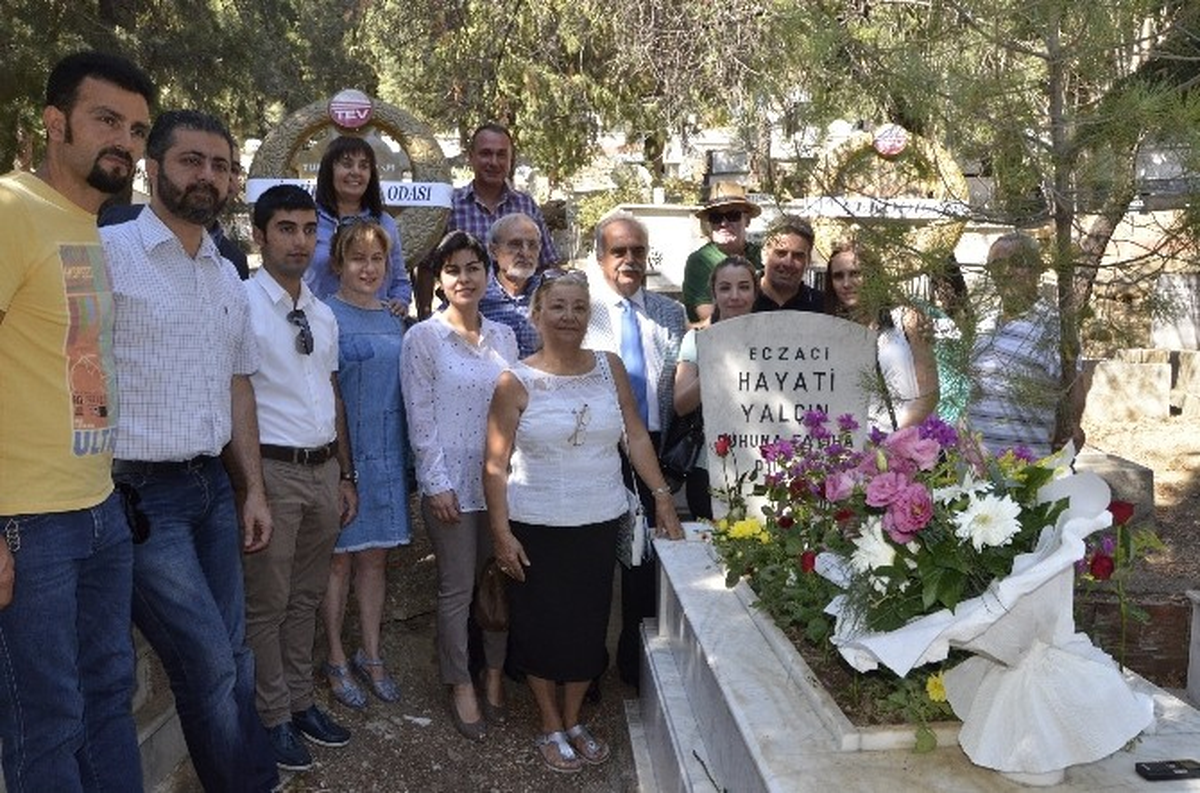 Eczacı Hayati Yalçın Anıldı