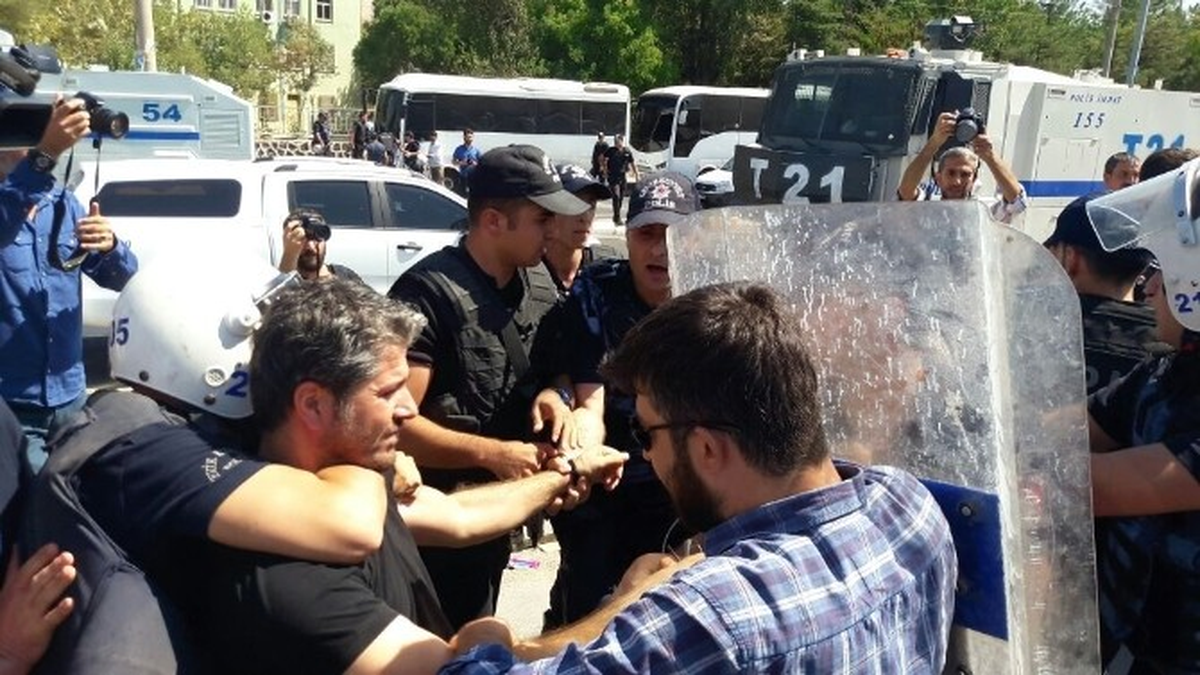 Eğitim-Sen Üyelerine Müdahale: Çok Sayıda Gözaltı Var