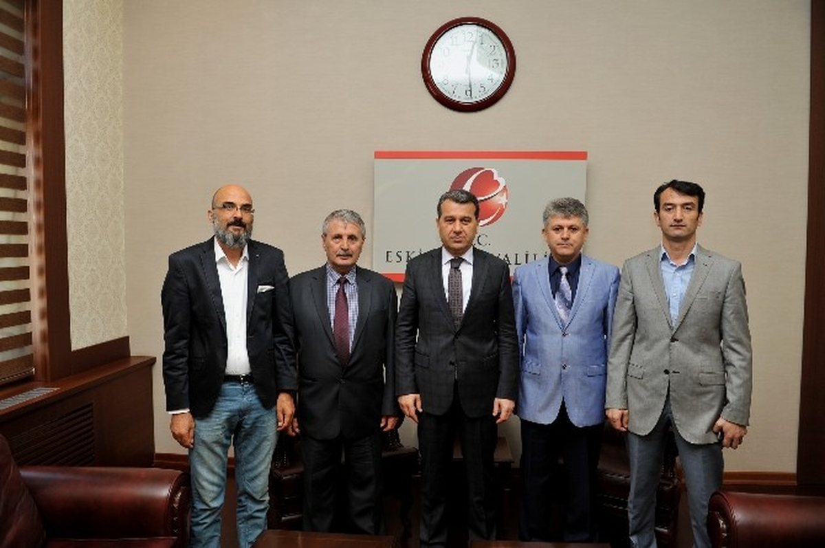 Eskişehir Tüketiciler Birliği\'nden Vali Azmi Çelik\'i Ziyaret