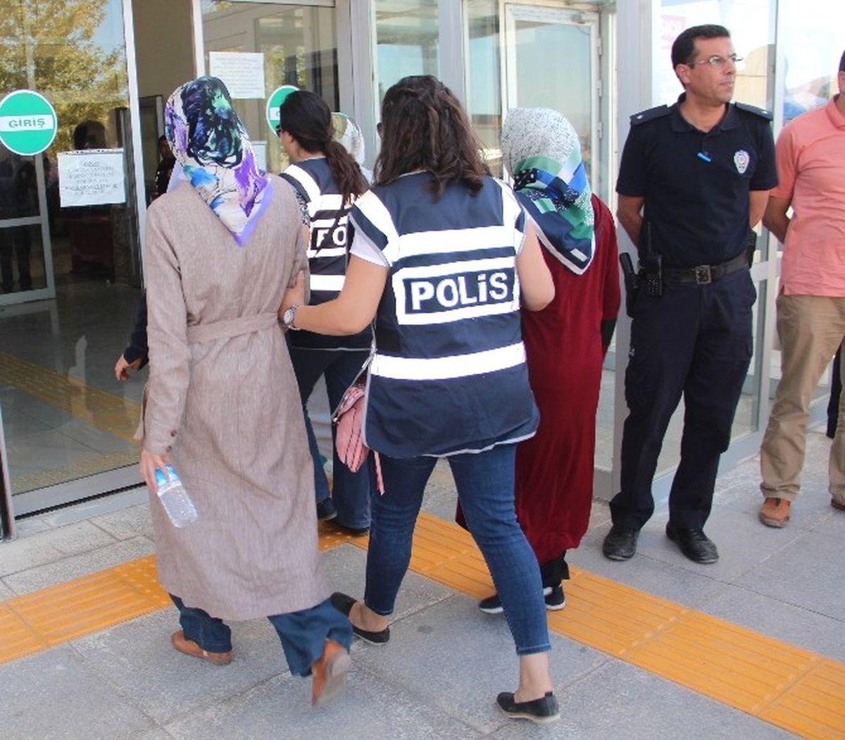 Fetö\'nün "Ablaları" Adliyeye Sevk Edildi