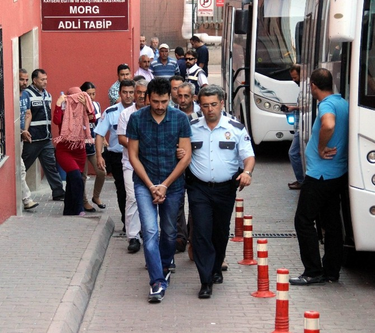 Fetö/pdy Operasyonunda 67 Öğretmen Adliyeye Çıkarıldı