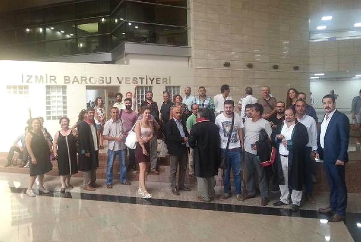 İzmir\'de Basın Açıklaması Yapmak İsteyen 25 Avukata Gözaltı (2)