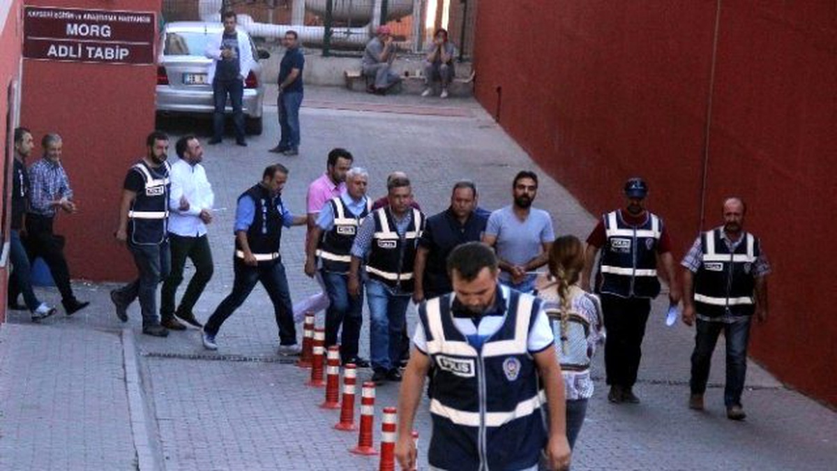 Bylock\' Kullanan 53 Öğretmen Tutuklandı