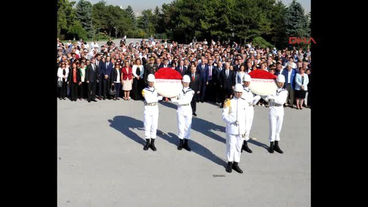 Kılıçdaroğlu Başkanlığındaki CHP Heyeti, Anıtkabir\'i Ziyaret Etti