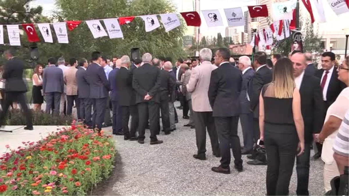 Kılıçdaroğlu ve Eski Genel Başkanlar, Atatürk ve İsmet İnönü\'nün Heykelinin Açılışını Birlikte Yaptı