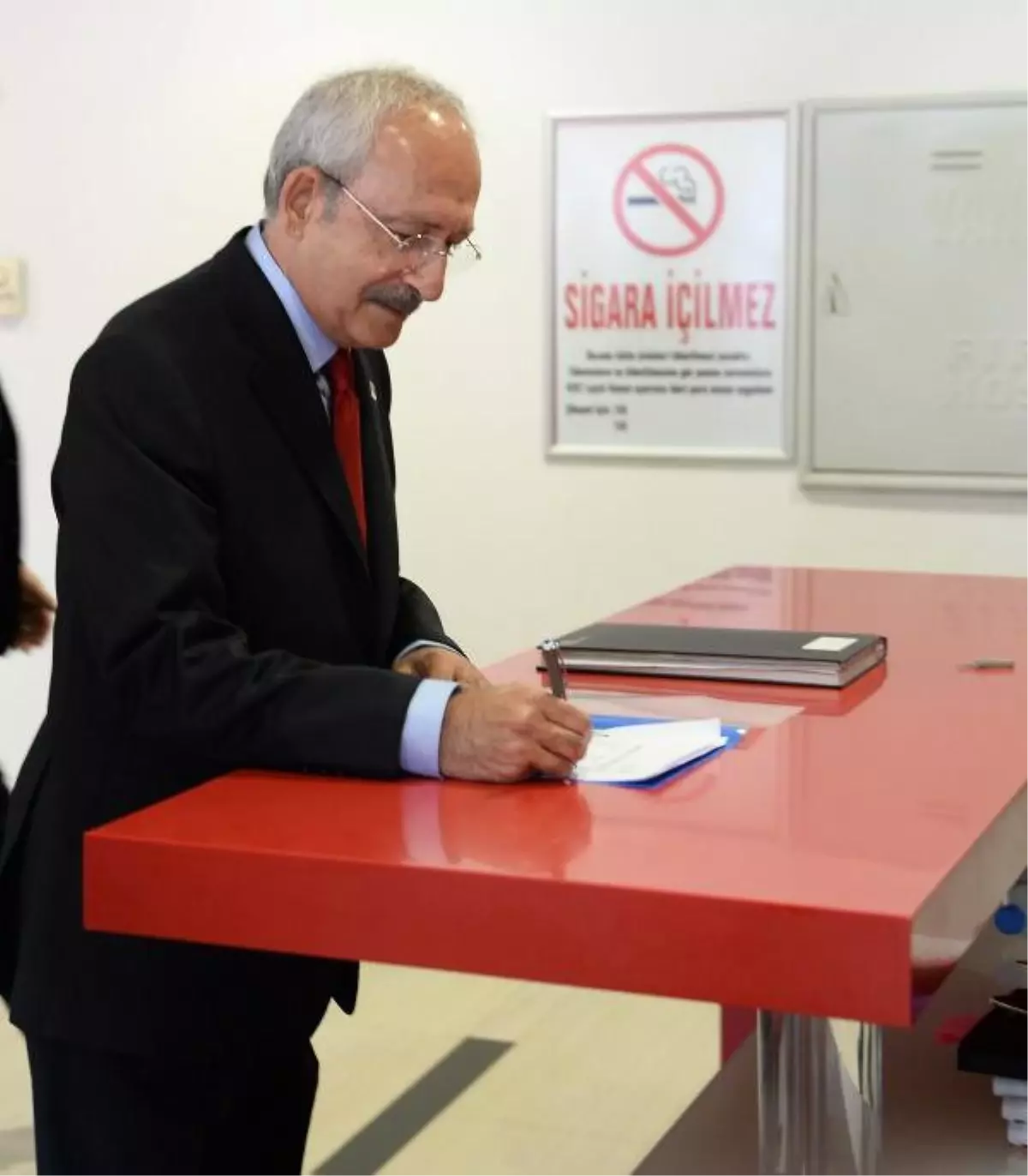 Kılıçdaroğlu, Veda Hutbesi\'ni Hatırlattı: Tekerlekli Sandalyedeki Annesini Alıyorsun, Böyle Anlayış...