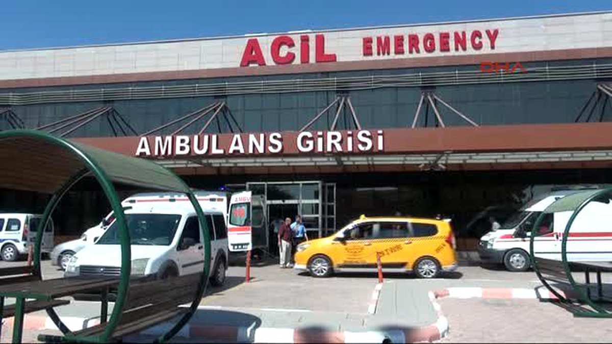 Kilis Işid ile Çatışmada Yaralanan 2 Öso Askeri Kilis\'e Getirildi