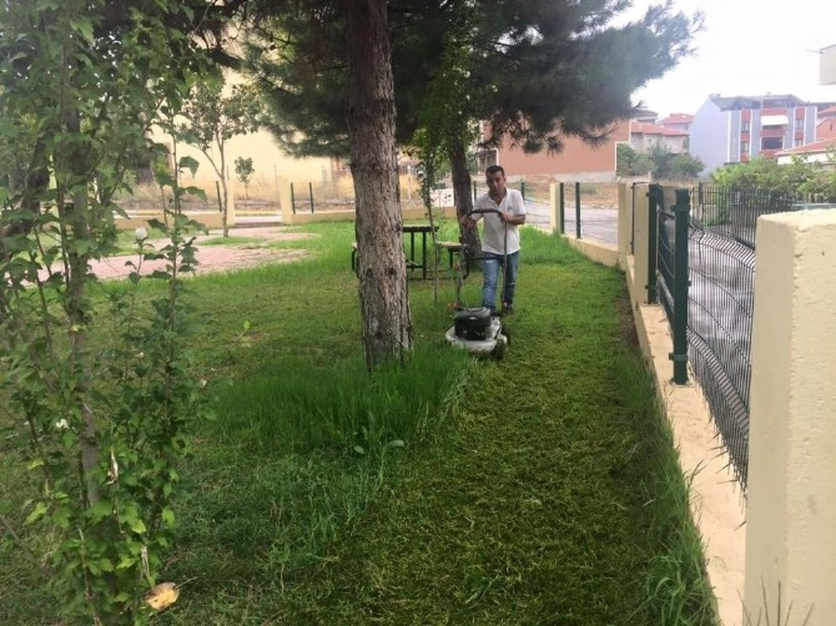 Körfez\'de Park ve Bahçeler Bayrama Hazırlanıyor