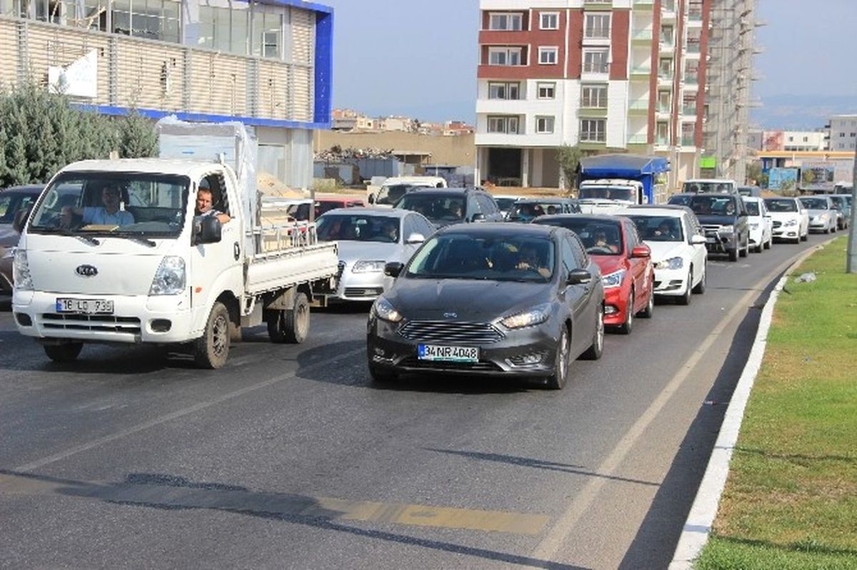 Kuzey Ege\'de Trafikte Bayram Yoğunluğu Yaşanıyor