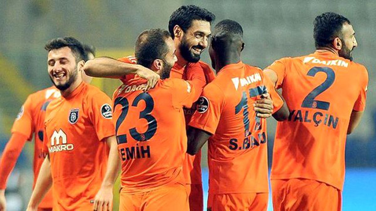 Medipol Başakşehir\'in Gözü Liderlikte