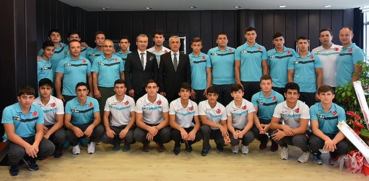 Milli Sporculardan Omü Rektörü\'ne Ziyaret
