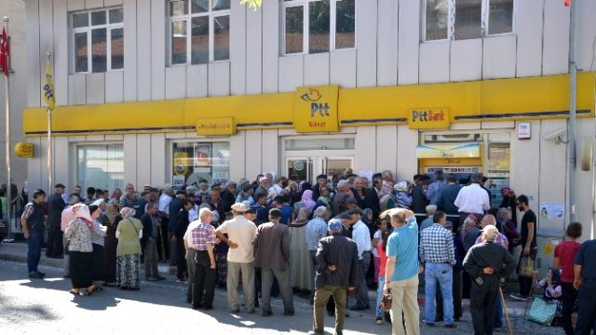 Niksar\'da Yaşlılık Maaşı Kuyruğu