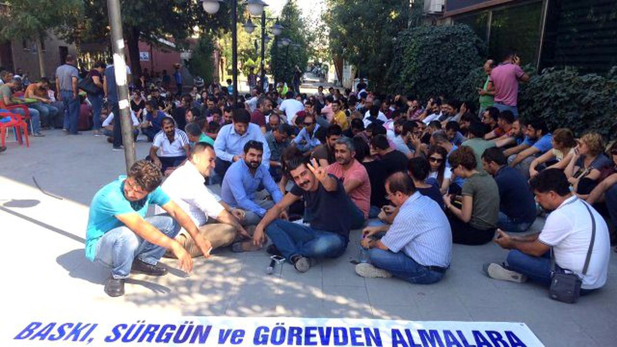 Öğretmenlerden Oturma Eylemi