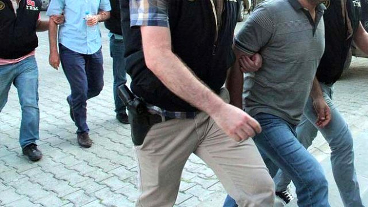 Osmaniye\'de 30 Öğretmen Tutuklandı