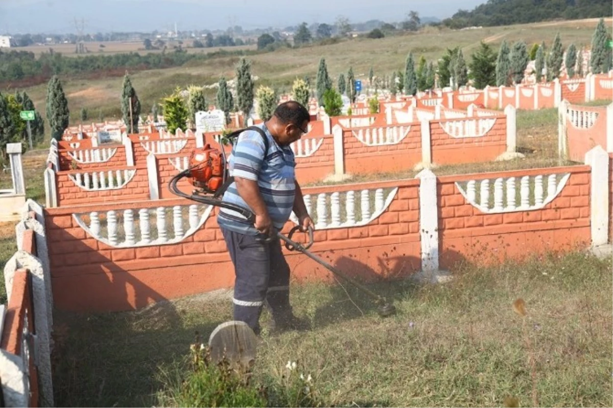 Sakarya\'daki Mezarlıklar Kurban Bayramına Hazır