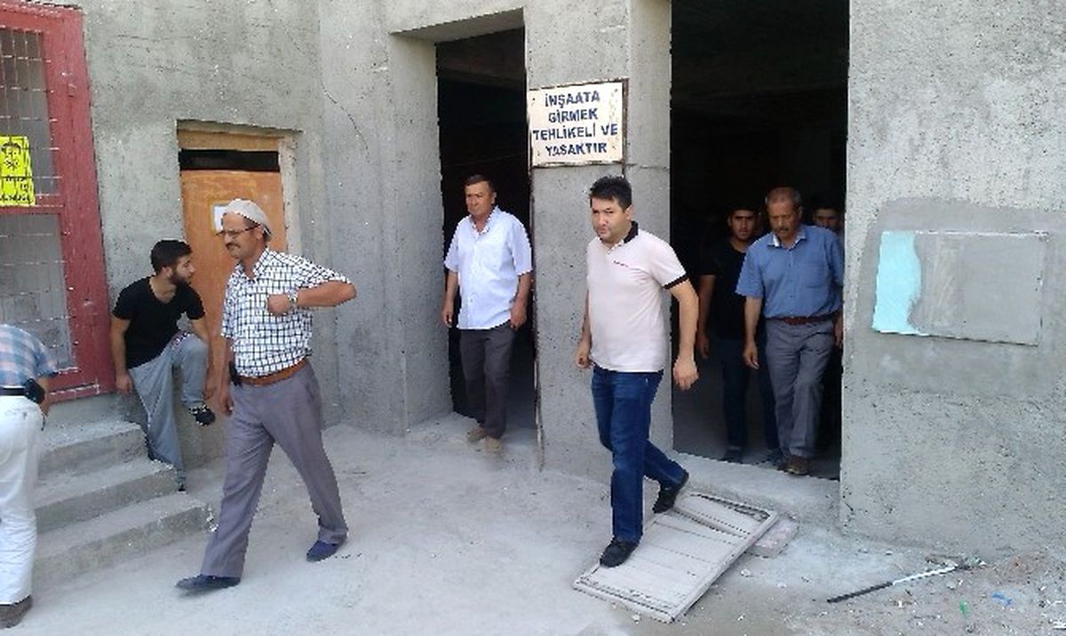 Tamamlanamayan Cami İnşaatında Namaz