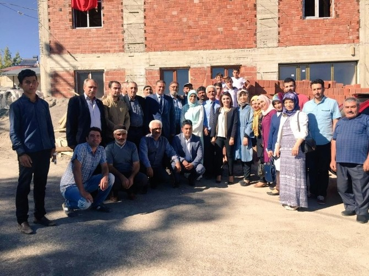 Taşkesenlioğlu, Aziziye\'ye Çıkarma Yaptı